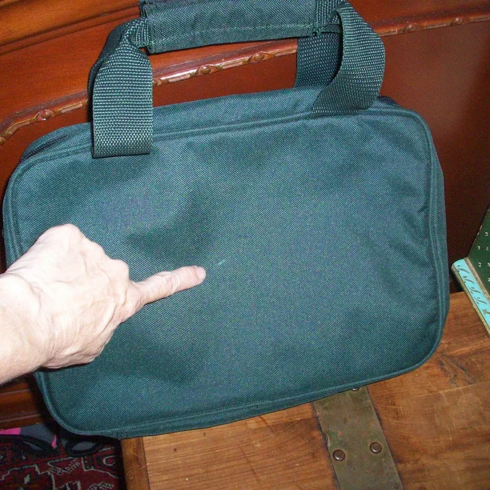 Ricardo Beverly Hills Carry On Toiletry Hanging Travel Bag Suitcase 13x10 inches